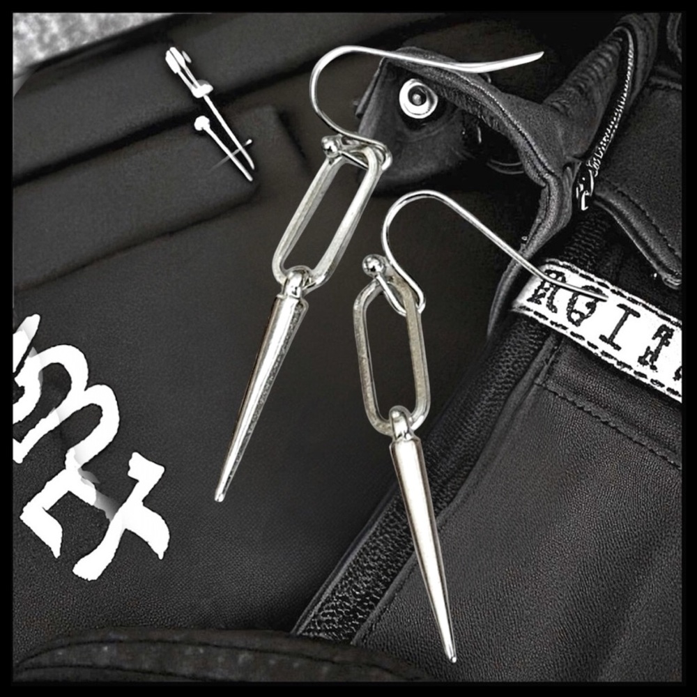 5 For $25💫Silver Paperclip Punk Spike Earrings